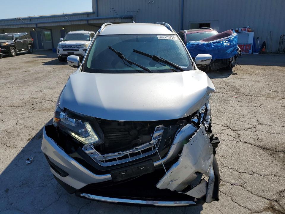 85975725 :رقم المزاد ، KNMAT2MT7HP571323 vin ، 2017 Nissan Rogue مزاد بيع