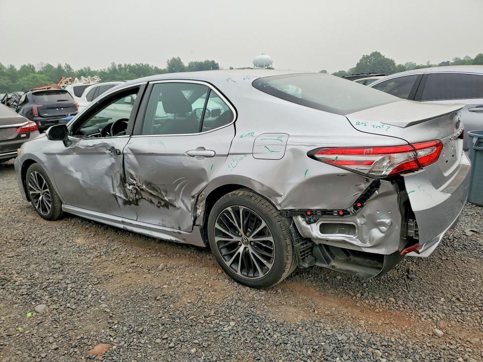 Продаж на аукціоні авто 2018 Toyota Camry, vin: 4T1B11HK9JU677510, номер лоту: 61469936