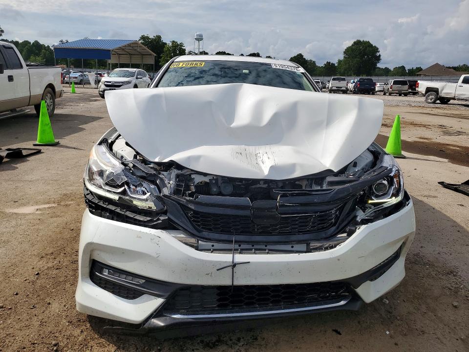 Продажа на аукционе авто 2017 Honda Accord, vin: 1HGCR2F80HA154128, номер лота: 61054376
