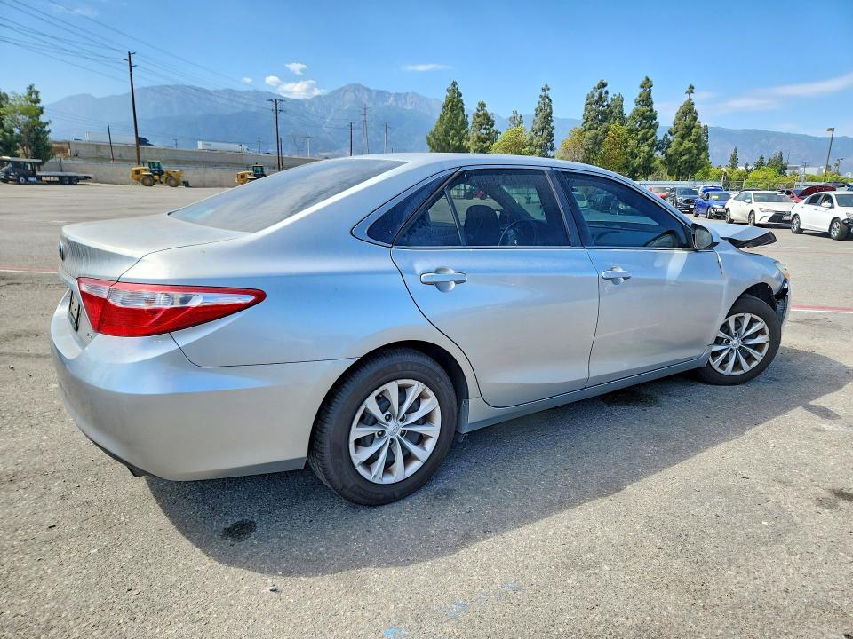 62008866 :رقم المزاد ، 4T4BF1FK1FR464455 vin ، 2015 Toyota Camry مزاد بيع