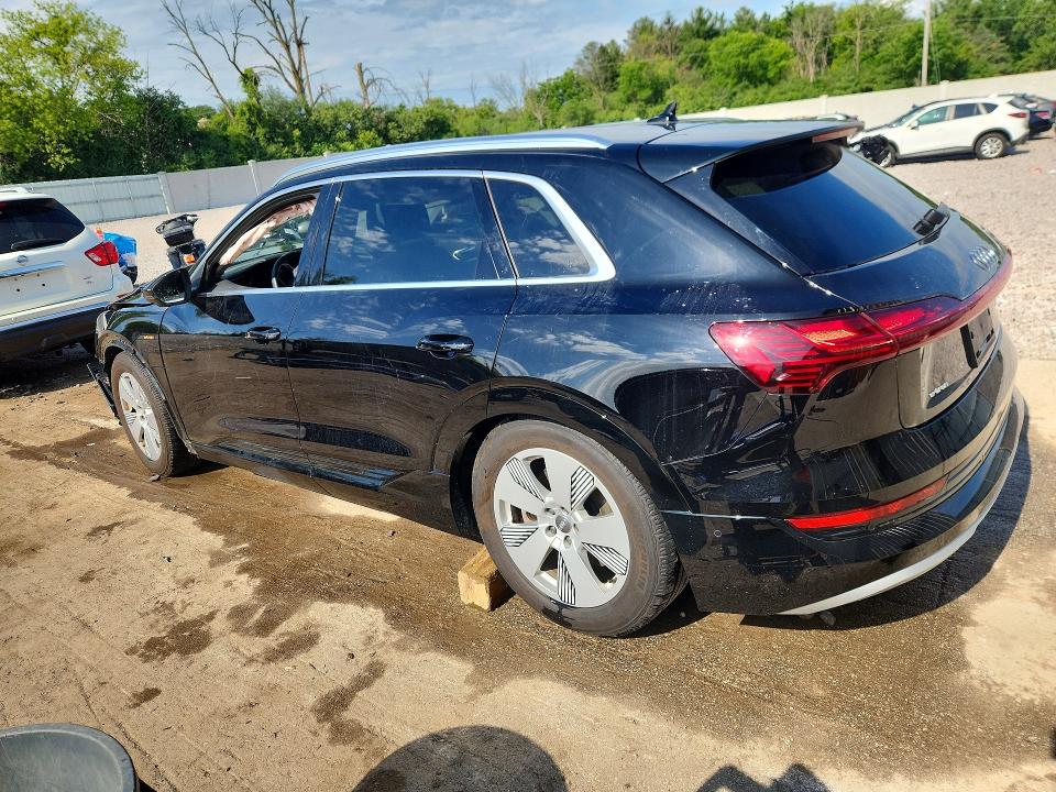 Aukcja sprzedaży 2019 Audi E-tron, vin: WA1LAAGE7KB011984, numer aukcji: 60359206