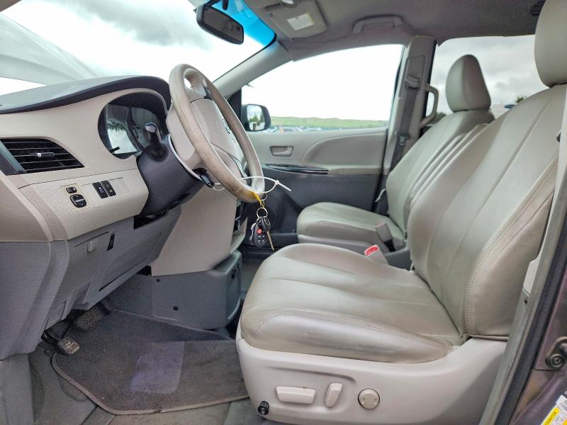 2013 Toyota Sienna მანქანა იყიდება აუქციონზე, vin: 5TDKK3DC3DS371908, აუქციონის ნომერი: 62880966
