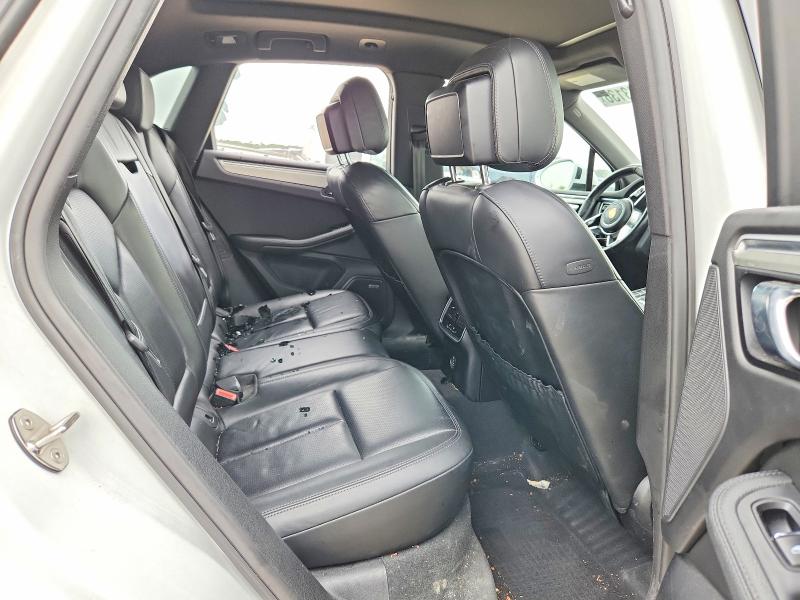 61133136 :رقم المزاد ، WP1AA2A51JLB02980 vin ، 2018 Porsche Macan مزاد بيع