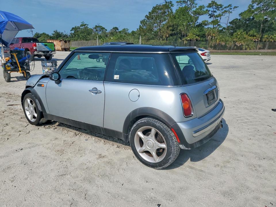 63128886 :رقم المزاد ، WMWRC334X2TC37790 vin ، 2002 Mini Cooper مزاد بيع
