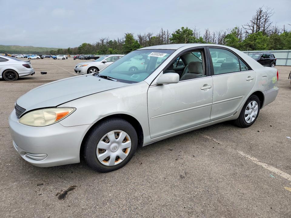 62000596 :رقم المزاد ، 4T1BE32K22U092570 vin ، 2002 Toyota Camry مزاد بيع