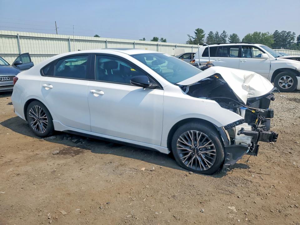 61614146 :رقم المزاد ، 3KPF54AD6PE564242 vin ، 2023 Kia Forte مزاد بيع