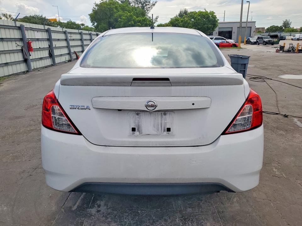 59285846 :رقم المزاد ، 3N1CN7AP0KL805153 vin ، 2019 Nissan Versa مزاد بيع