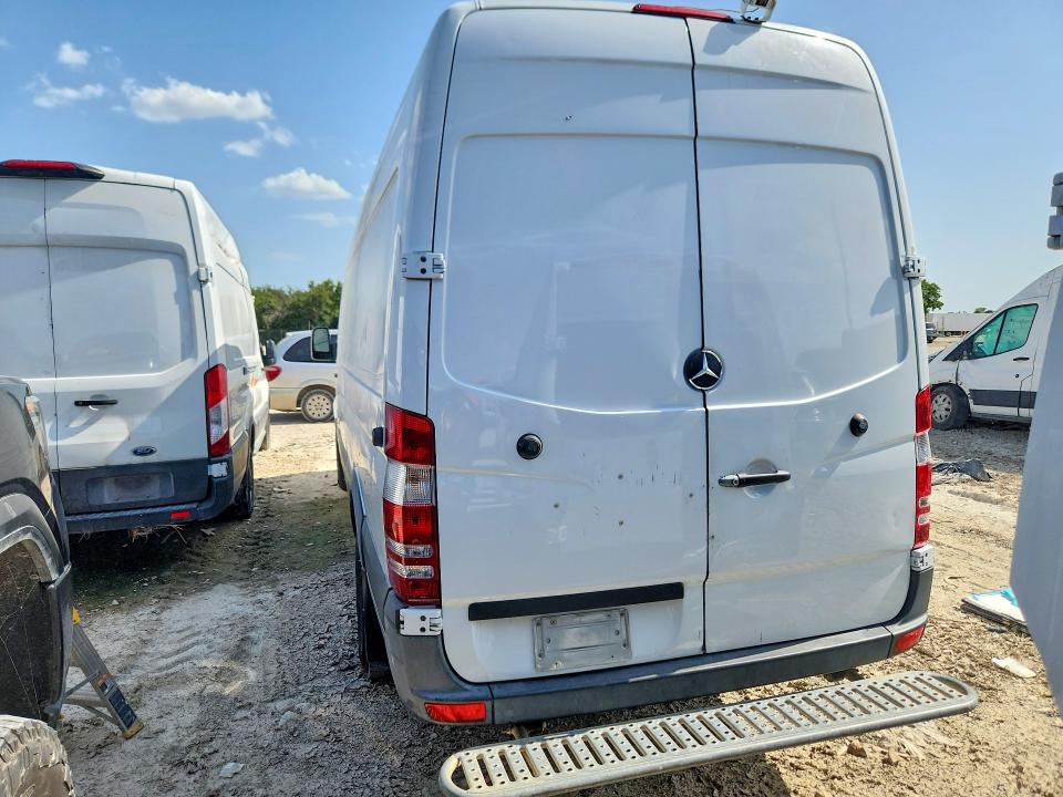 61437506 :رقم المزاد ، WD3PE8DE9E5898655 vin ، 2014 Mercedes-benz Sprinter مزاد بيع