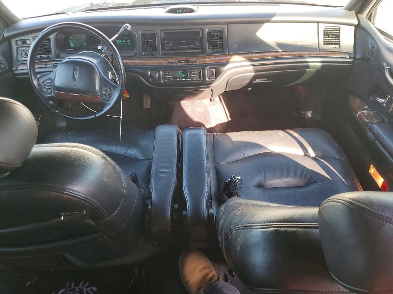 62426966 :رقم المزاد ، 1LNLM82WXSY725431 vin ، 1995 Lincoln Town Car مزاد بيع