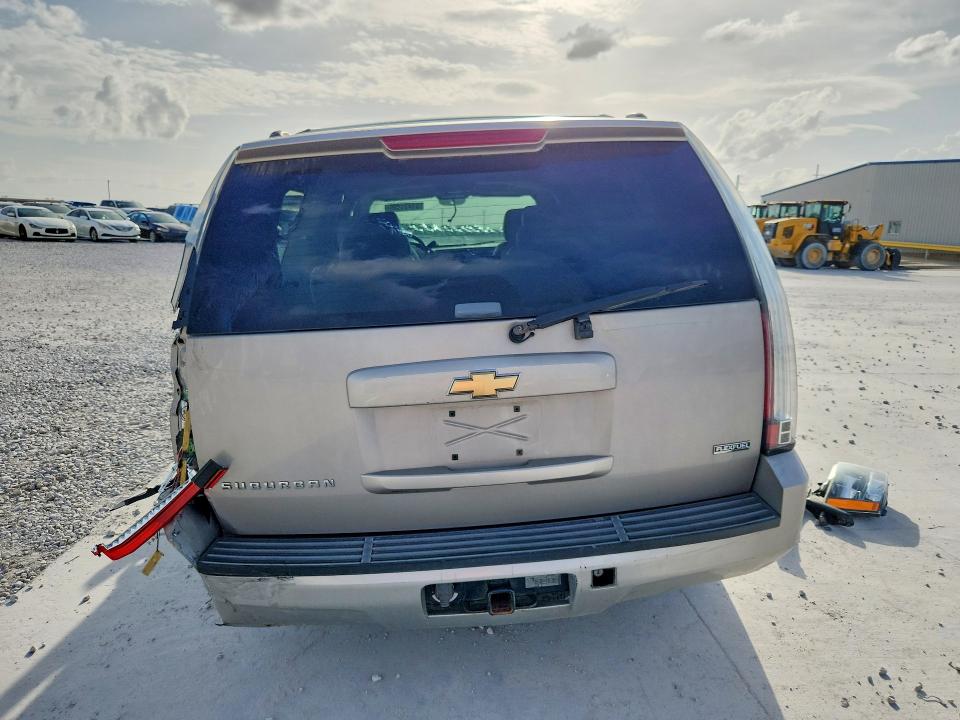 61431496 :رقم المزاد ، 1GNFC16007J237985 vin ، 2007 Chevrolet Suburban مزاد بيع