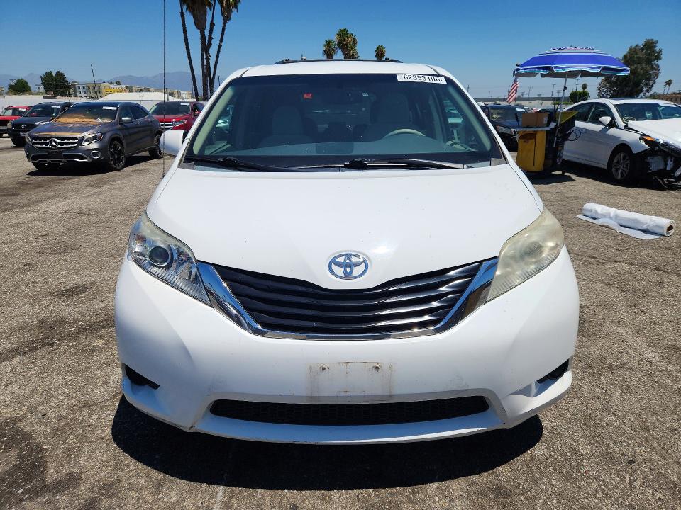 Продаж на аукціоні авто 2011 Toyota Sienna, vin: 5TDKK3DCXBS110627, номер лоту: 62353106