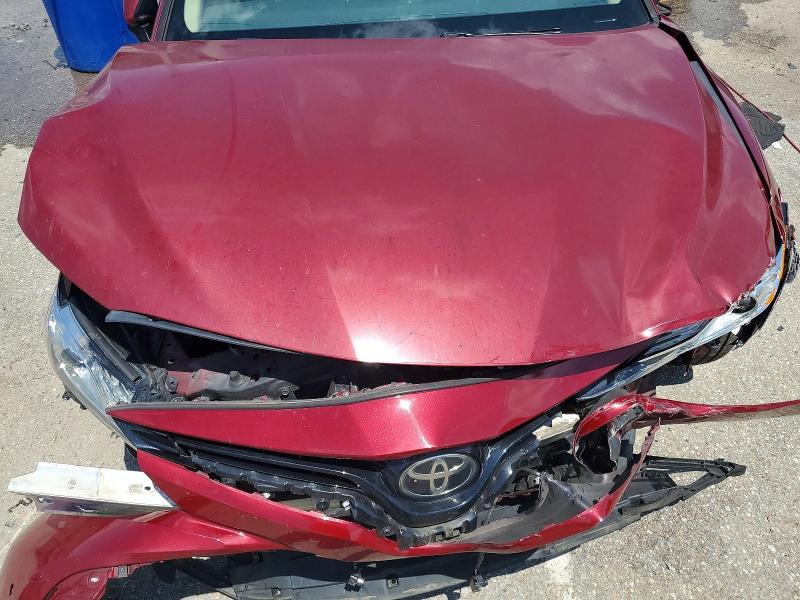 60249416 :رقم المزاد ، 4T1B11HK0JU538835 vin ، 2018 Toyota Camry مزاد بيع
