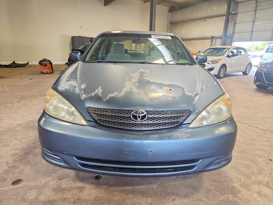 60503226 :رقم المزاد ، 4T1BF32KX4U587907 vin ، 2004 Toyota Camry مزاد بيع