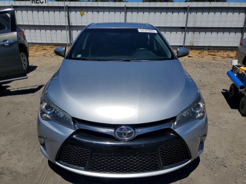 62529886 :رقم المزاد ، 4T1BF1FK2HU386295 vin ، 2017 Toyota Camry مزاد بيع