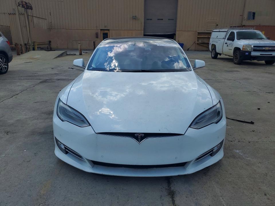 60760436 :رقم المزاد ، 5YJSA1E40KF330376 vin ، 2019 Tesla Model S مزاد بيع
