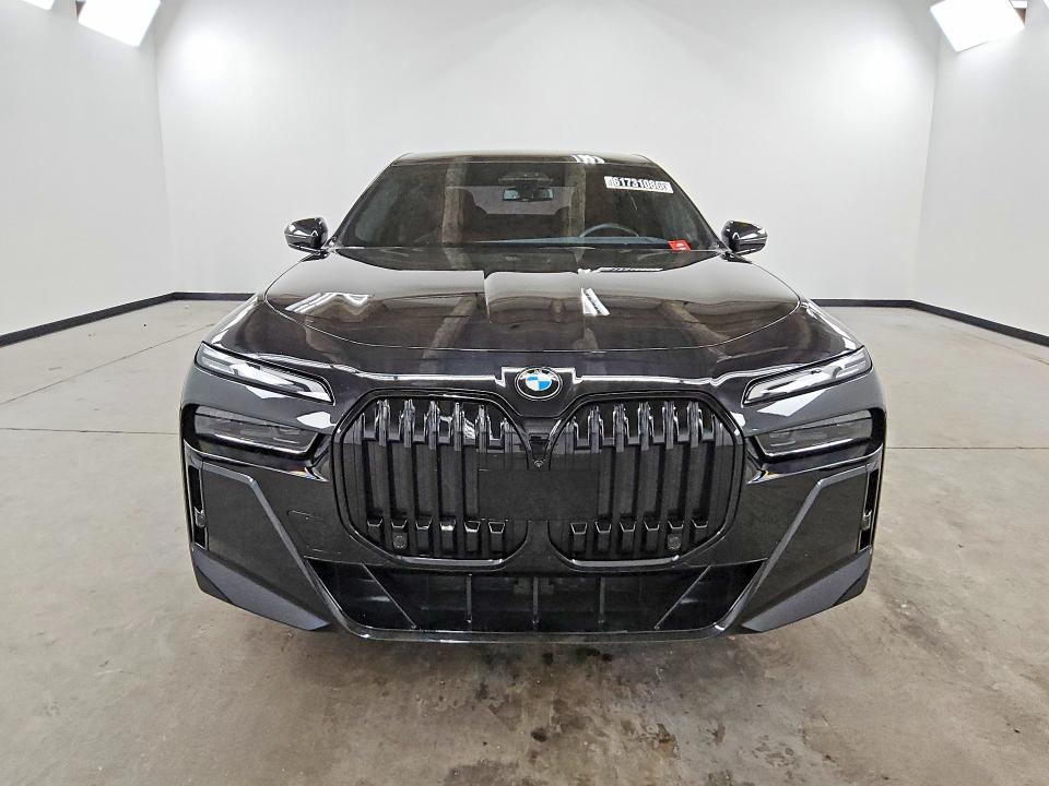 Продаж на аукціоні авто 2023 Bmw 760, vin: WBA33EJ01PCN17880, номер лоту: 61731086