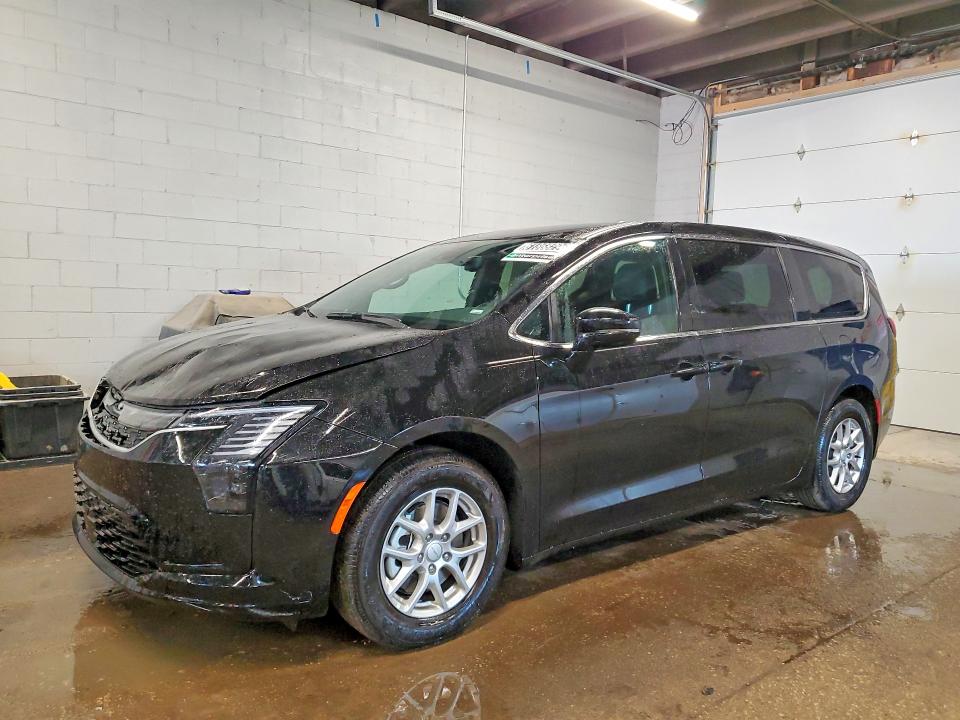 61868296 :رقم المزاد ، 2C4RC1BG2VR576698 vin ، 2027 Chrysler Pacifica مزاد بيع