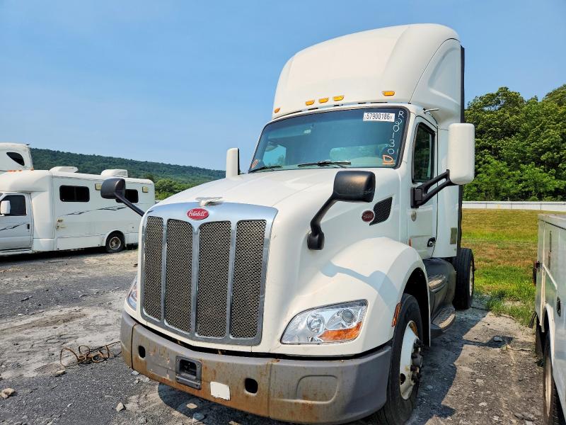 57900186 :رقم المزاد ، 1XPBA48X4JD446370 vin ، 2018 Peterbilt 579 مزاد بيع