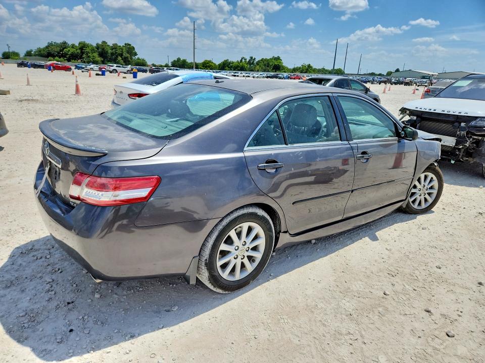 59891136 :رقم المزاد ، 4T4BF3EK7BR201202 vin ، 2011 Toyota Camry مزاد بيع
