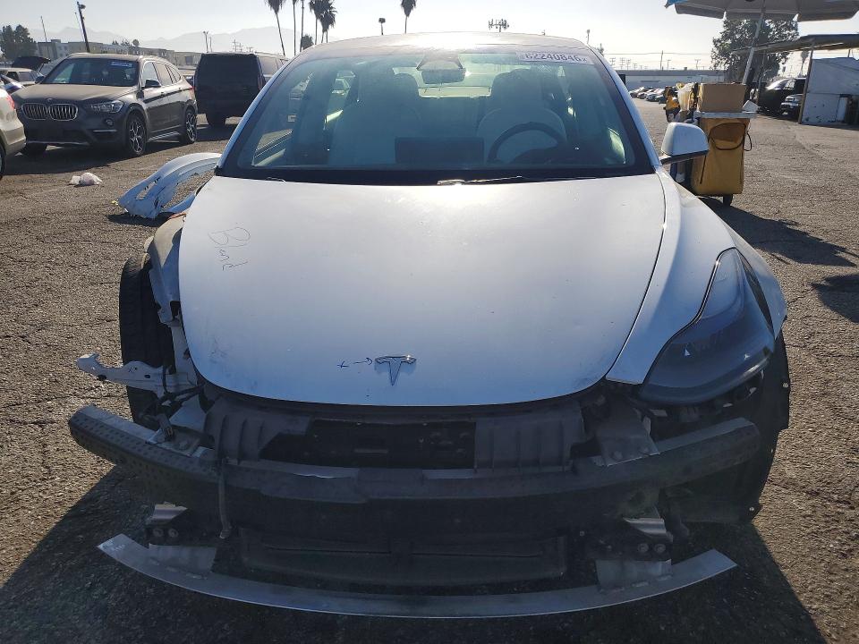 62240846 :رقم المزاد ، 5YJ3E1EB5NF103762 vin ، 2022 Tesla Model 3 مزاد بيع