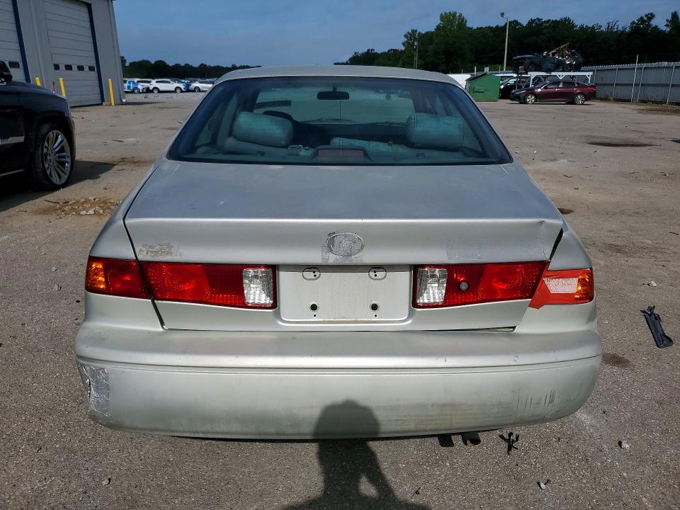 62245736 :رقم المزاد ، 4T1BG22K5YU007265 vin ، 2000 Toyota Camry مزاد بيع