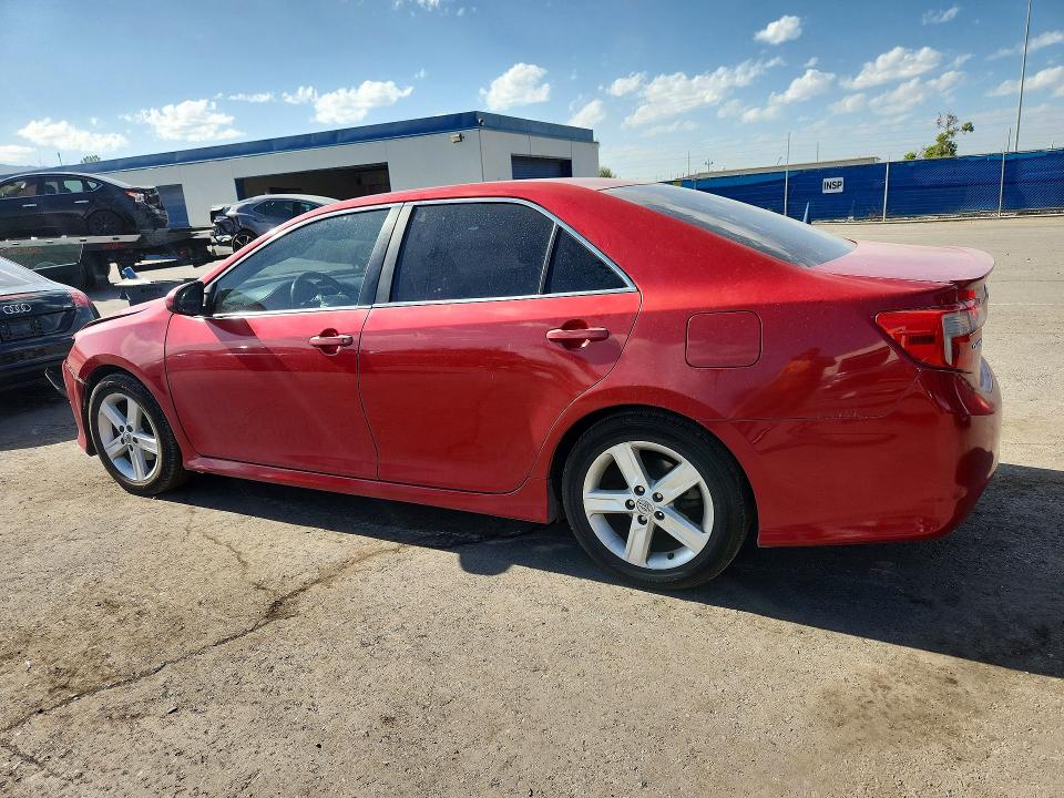 63024086 :رقم المزاد ، 4T1BF1FK3EU817044 vin ، 2014 Toyota Camry مزاد بيع