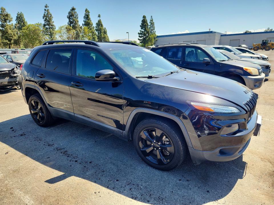60915996 :رقم المزاد ، 1C4PJLCS8FW781382 vin ، 2015 Jeep Cherokee مزاد بيع