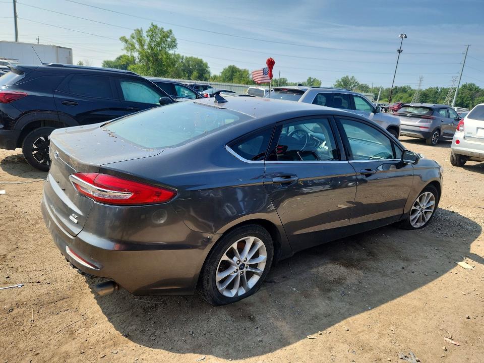 Продажа на аукционе авто 2020 Ford Fusion, vin: 3FA6P0HDXLR136451, номер лота: 63391196