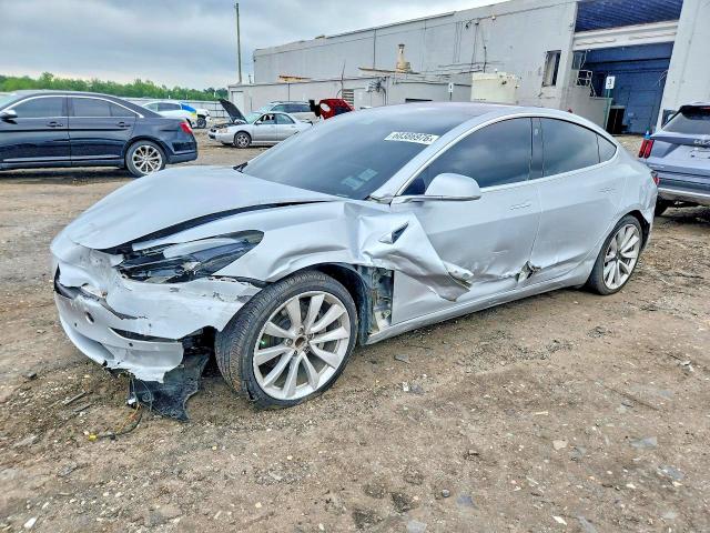 60386976 :رقم المزاد ، 5YJ3E1EAXJF048341 vin ، 2018 Tesla Model 3 مزاد بيع