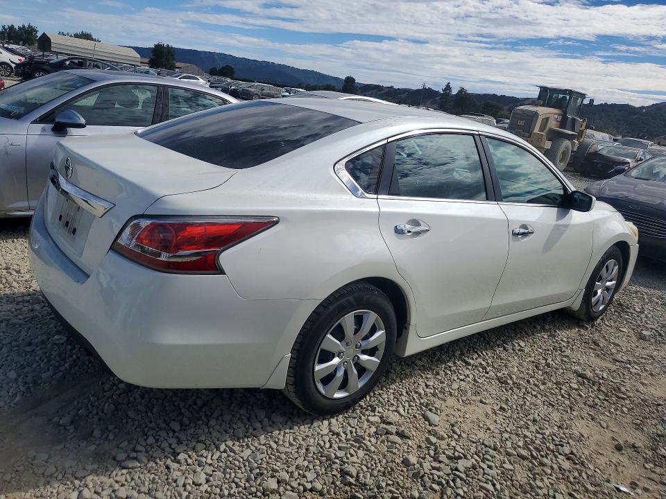2015 Nissan Altima მანქანა იყიდება აუქციონზე, vin: 1N4AL3AP5FC269455, აუქციონის ნომერი: 61919626