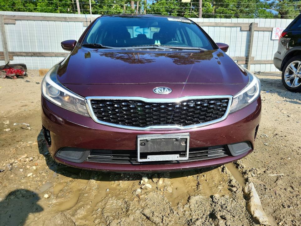 59067046 :رقم المزاد ، 3KPFK4A78JE281514 vin ، 2018 Kia Forte مزاد بيع