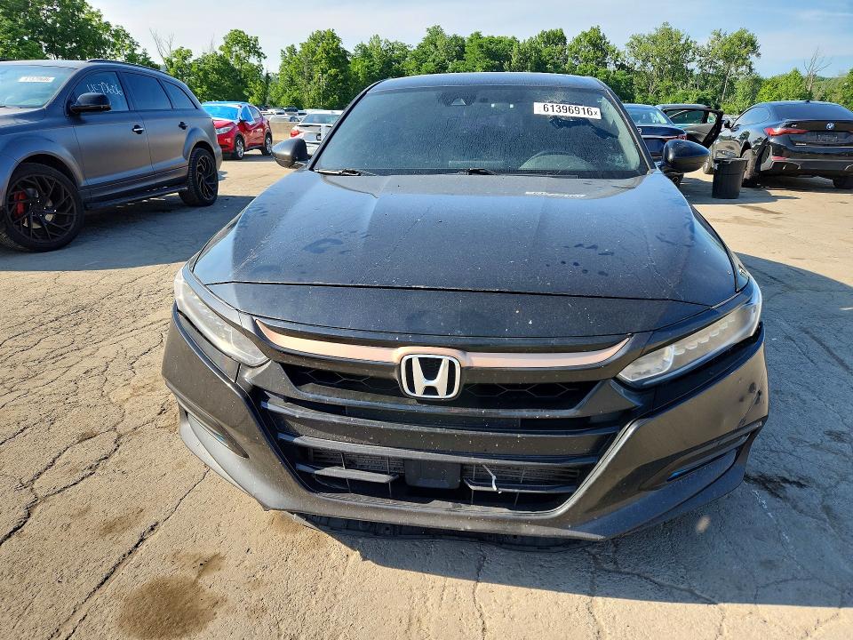 61396916 :رقم المزاد ، 1HGCV2F34JA047282 vin ، 2018 Honda Accord مزاد بيع