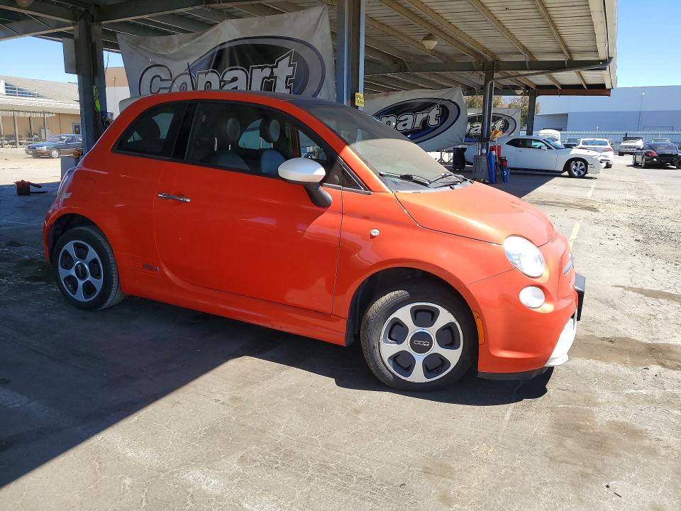 Продажа на аукционе авто 2015 Fiat 500, vin: 3C3CFFGEXFT652916, номер лота: 61634096