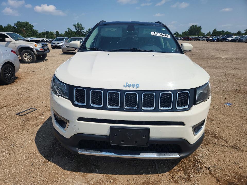 62616076 :رقم المزاد ، 3C4NJDCBXJT307350 vin ، 2018 Jeep Compass مزاد بيع