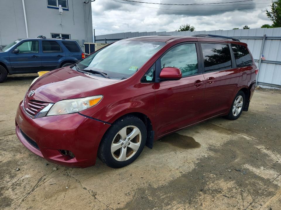 Продажа на аукционе авто 2015 Toyota Sienna, vin: 5TDKK3DC1FS619821, номер лота: 63103246