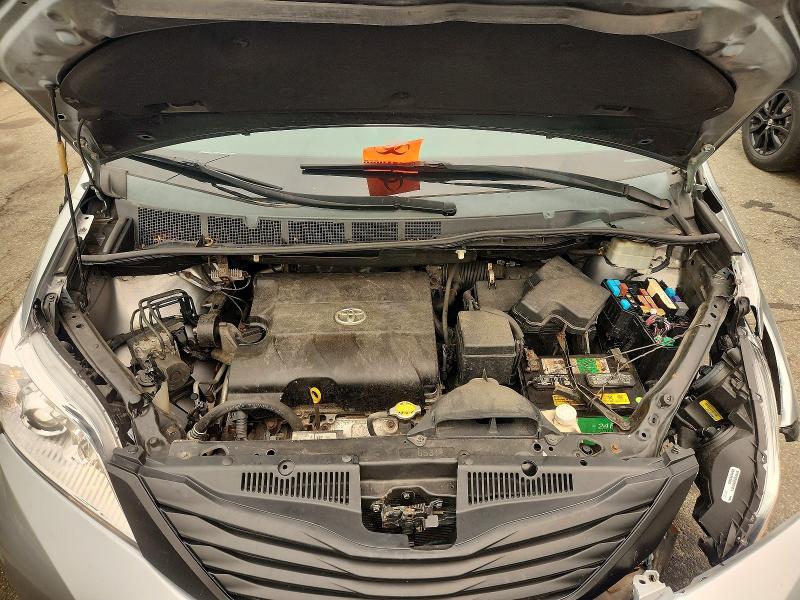 2011 Toyota Sienna მანქანა იყიდება აუქციონზე, vin: 5TDZK3DC5BS023653, აუქციონის ნომერი: 61230626