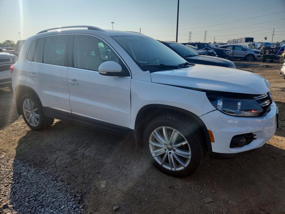 62634546 :رقم المزاد ، WVGAV7AX4DW556403 vin ، 2013 Volkswagen Tiguan مزاد بيع