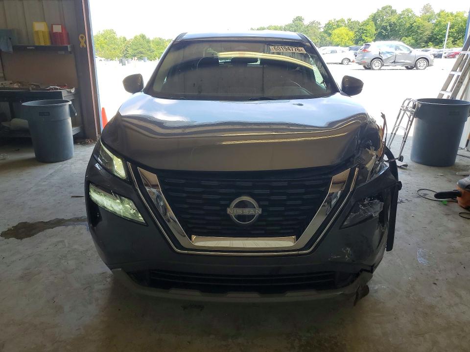 60194776 :رقم المزاد ، 5N1BT3BBXNC672181 vin ، 2022 Nissan Rogue مزاد بيع