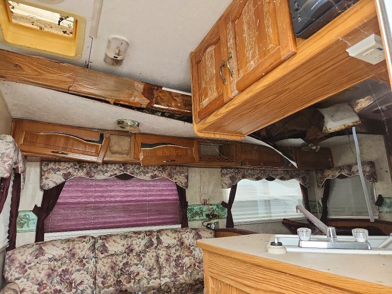 61392376 :رقم المزاد ، 4YDT294235B047944 vin ، 2005 Keystone Rv Trailers مزاد بيع