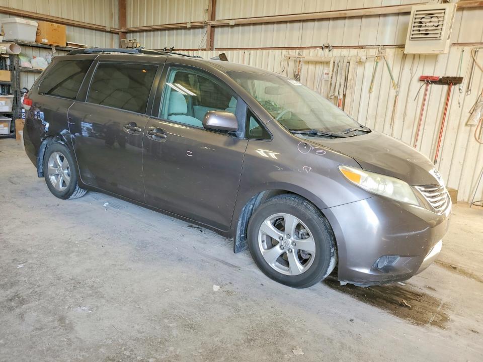 2014 Toyota Sienna მანქანა იყიდება აუქციონზე, vin: 5TDKK3DCXES484028, აუქციონის ნომერი: 62810316