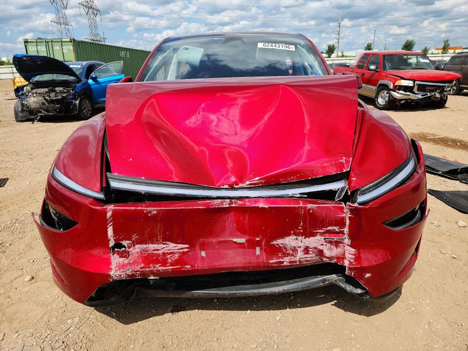62443196 :رقم المزاد ، 7SAYGDEE1TF322813 vin ، 2026 Tesla Model Y مزاد بيع