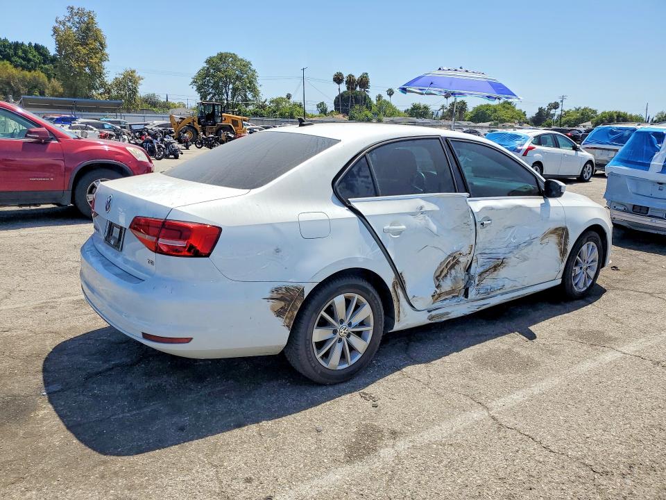 61879526 :رقم المزاد ، 3VWD17AJXFM310268 vin ، 2015 Volkswagen Jetta مزاد بيع