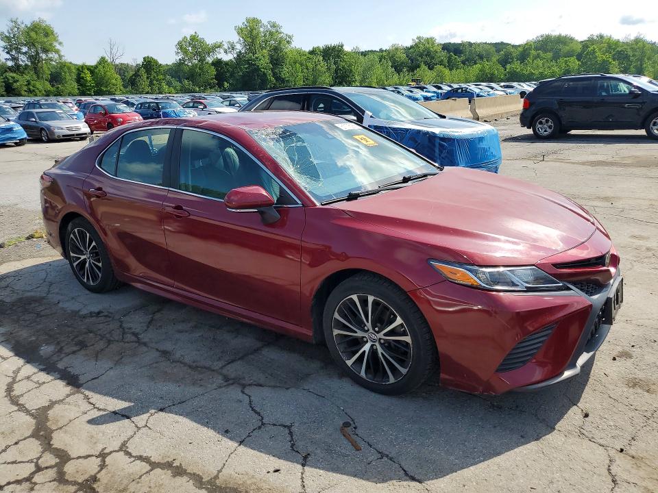 2018 Toyota Camry მანქანა იყიდება აუქციონზე, vin: 4T1B11HK2JU541526, აუქციონის ნომერი: 61176956