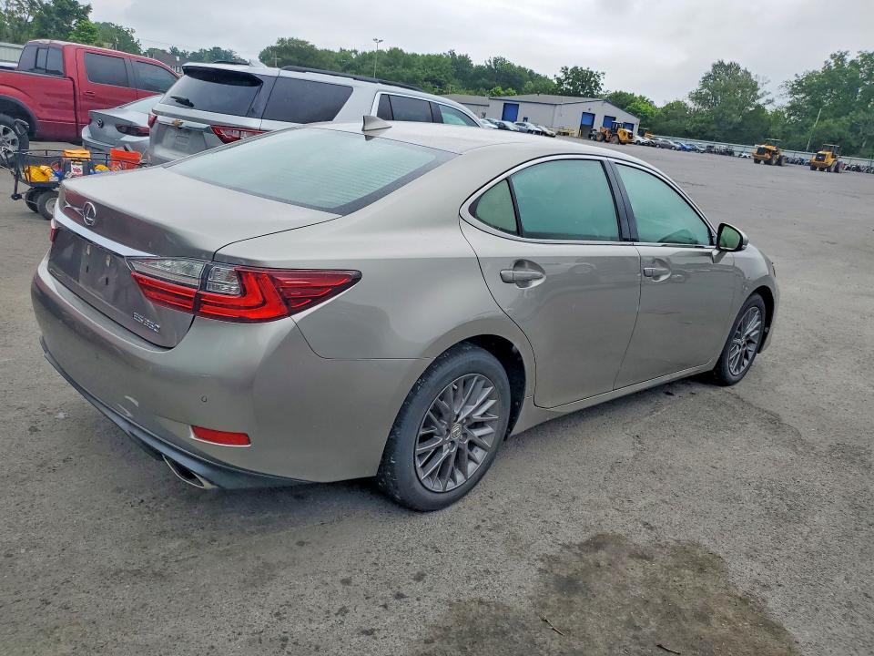 60361496 :رقم المزاد ، 58ABK1GG4JU082941 vin ، 2018 Lexus Es مزاد بيع