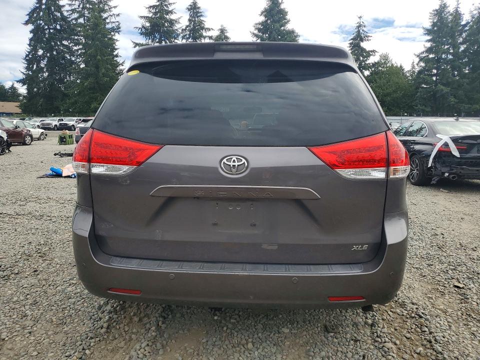 2011 Toyota Sienna მანქანა იყიდება აუქციონზე, vin: 5TDYK3DC1BS021250, აუქციონის ნომერი: 62302016