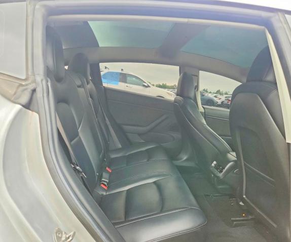 60386976 :رقم المزاد ، 5YJ3E1EAXJF048341 vin ، 2018 Tesla Model 3 مزاد بيع