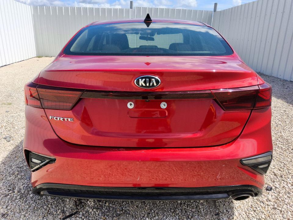 2021 Kia Forte მანქანა იყიდება აუქციონზე, vin: 3KPF24AD1ME335794, აუქციონის ნომერი: 59543546