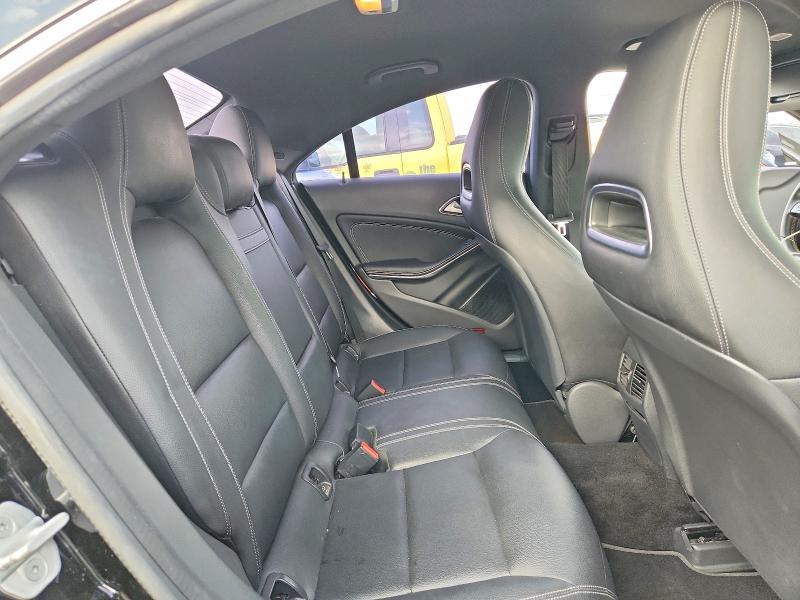 61484926 :رقم المزاد ، WDDSJ4EB8HN421122 vin ، 2017 Mercedes-benz Cla مزاد بيع