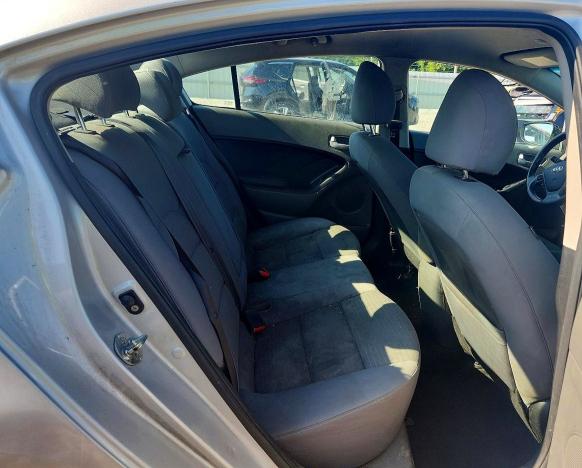 62400906 :رقم المزاد ، 3KPFL4A77JE263275 vin ، 2018 Kia Forte مزاد بيع