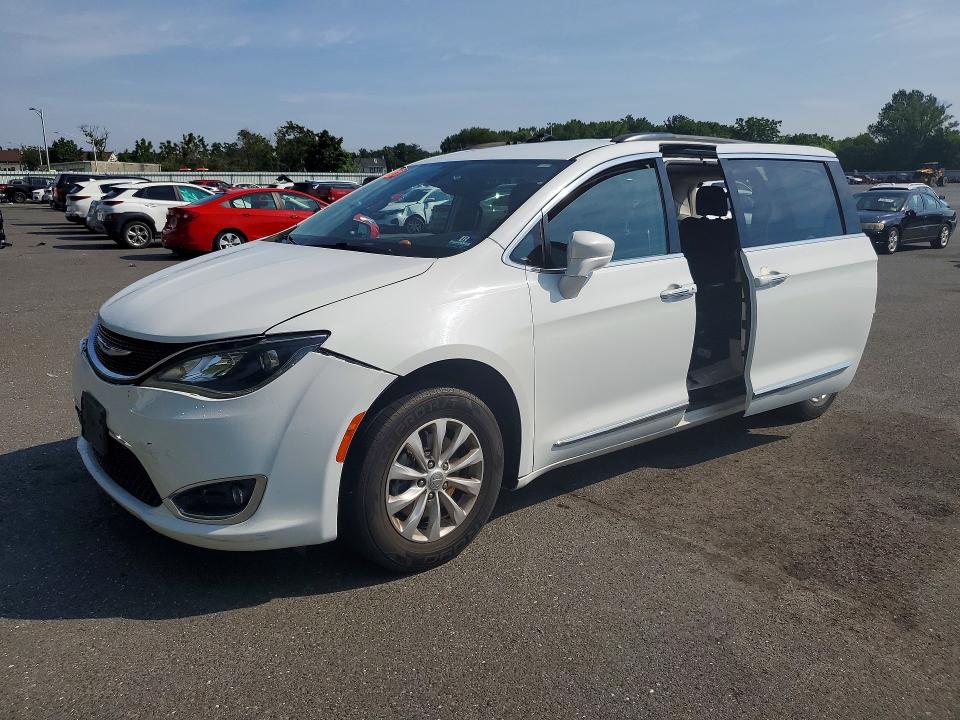 60229946 :رقم المزاد ، 2C4RC1BG9HR621771 vin ، 2017 Chrysler Pacifica مزاد بيع